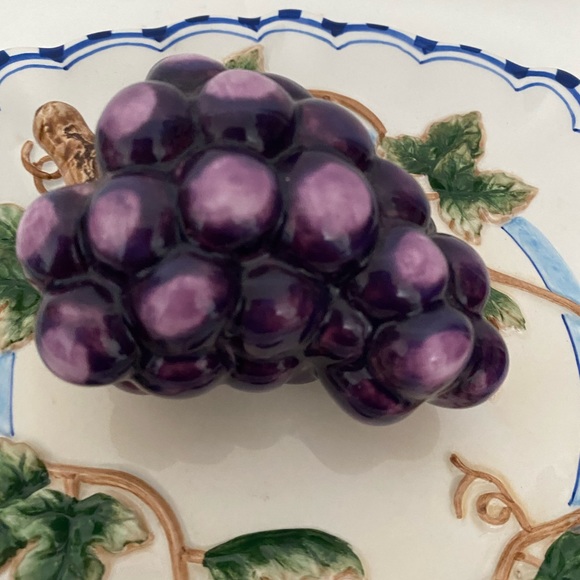 Bella Casa by Ganz 8" Wall Plate Decor Hand Painted Ceramic 3D Fruit Vine Grapes - Picture 8 of 9